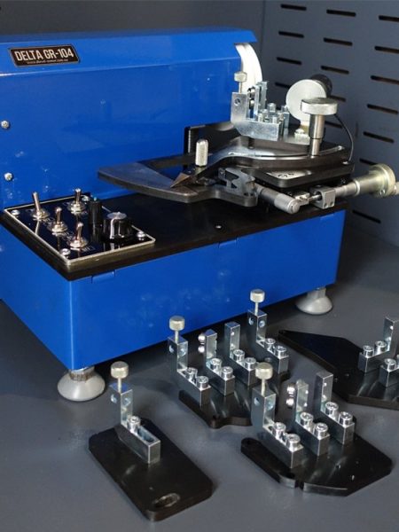 To je vsestranski stroj, ki vam omogoča opravljanje vseh nalog pri popravilu šob in ventilov proizvajalcev Bosch, Denso, Delphi. SIEMENS